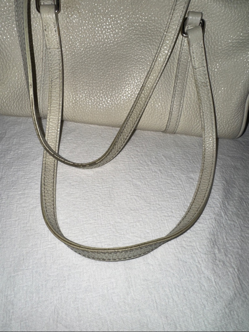 Dooney and Bourke Cream Leather Barrel Bag - Picture 7 of 11